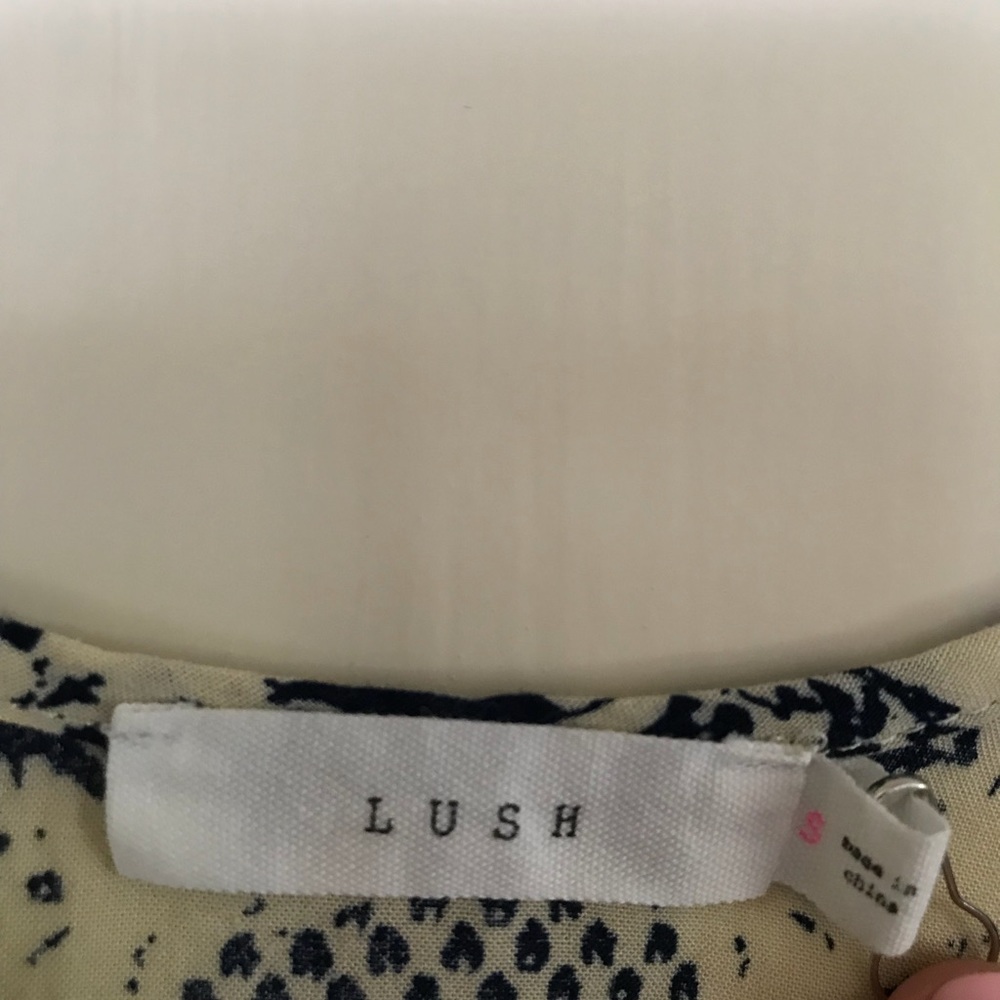 Lush Top - Picture 2 of 2